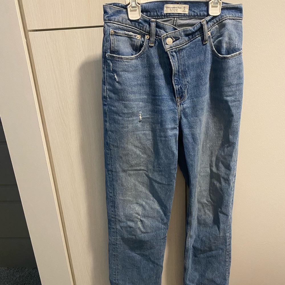 Abercombie ultra high rise, 90’s straight jeans.